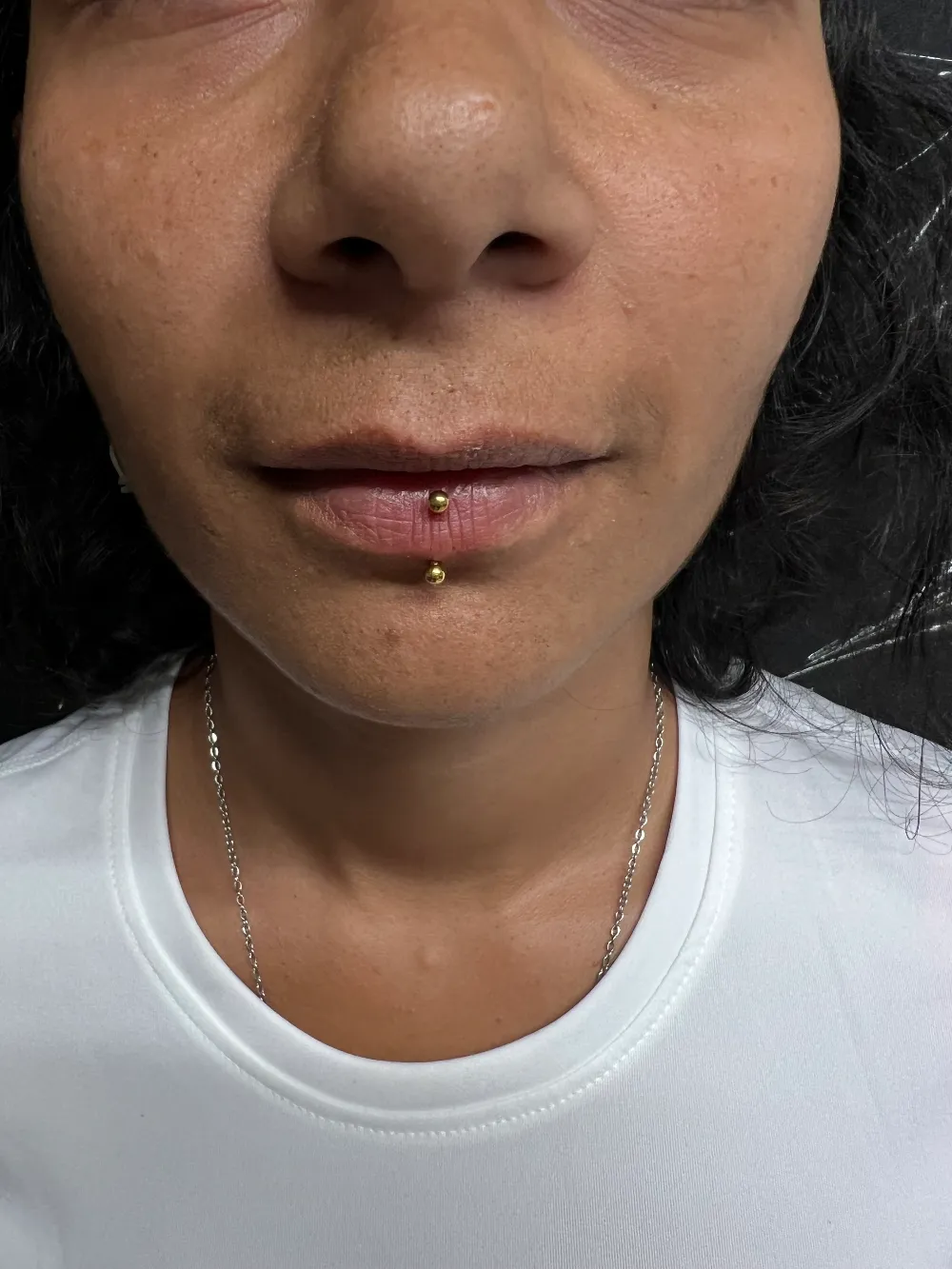Vertical labret